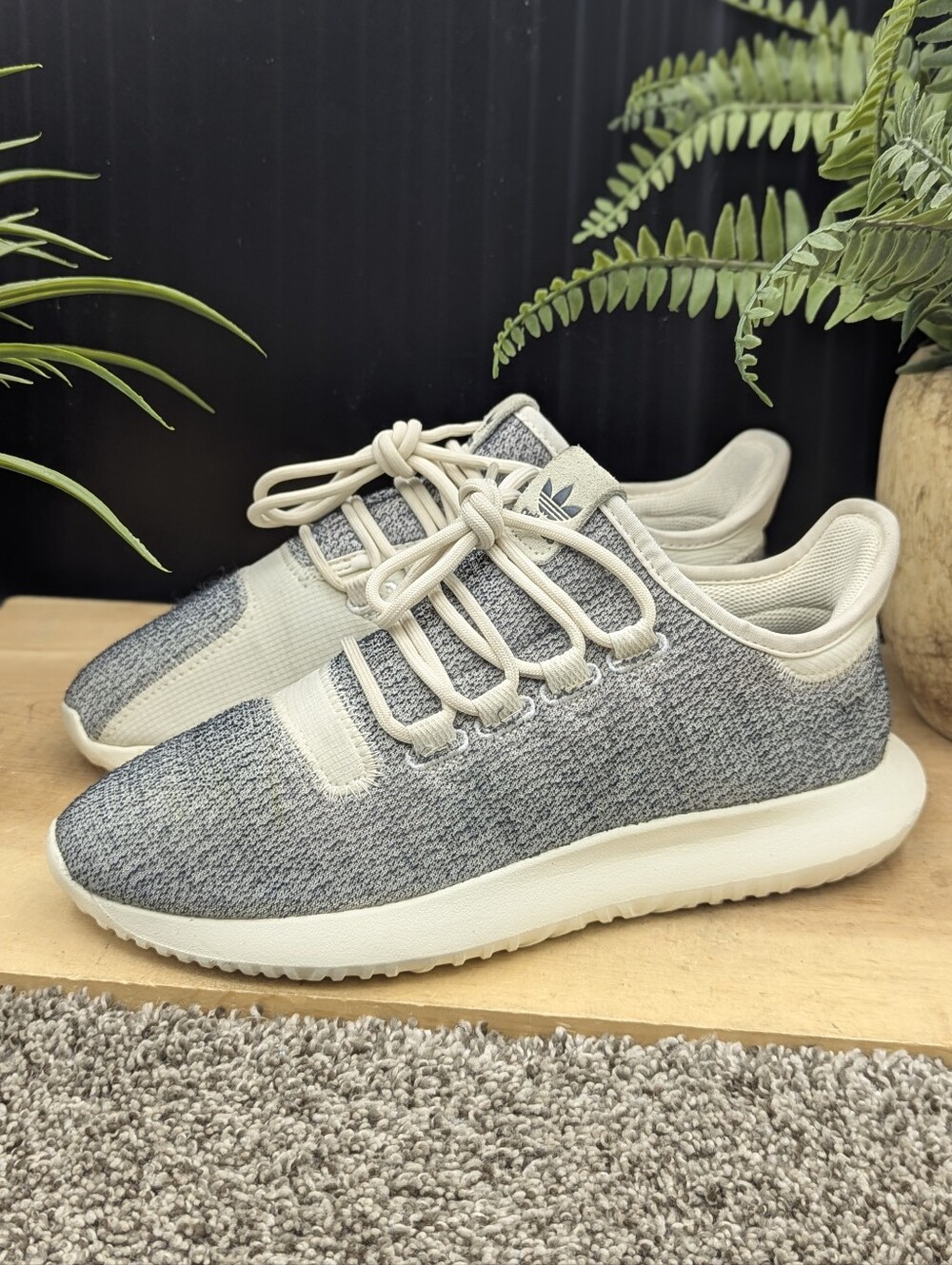 Adidas Tubular Shadow Women's Size 7 Running Walking Gym Shoes Casual Comfort